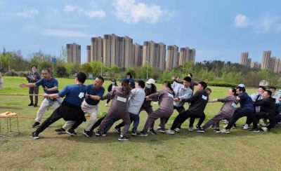 吉和昌大运营中心拔河比赛